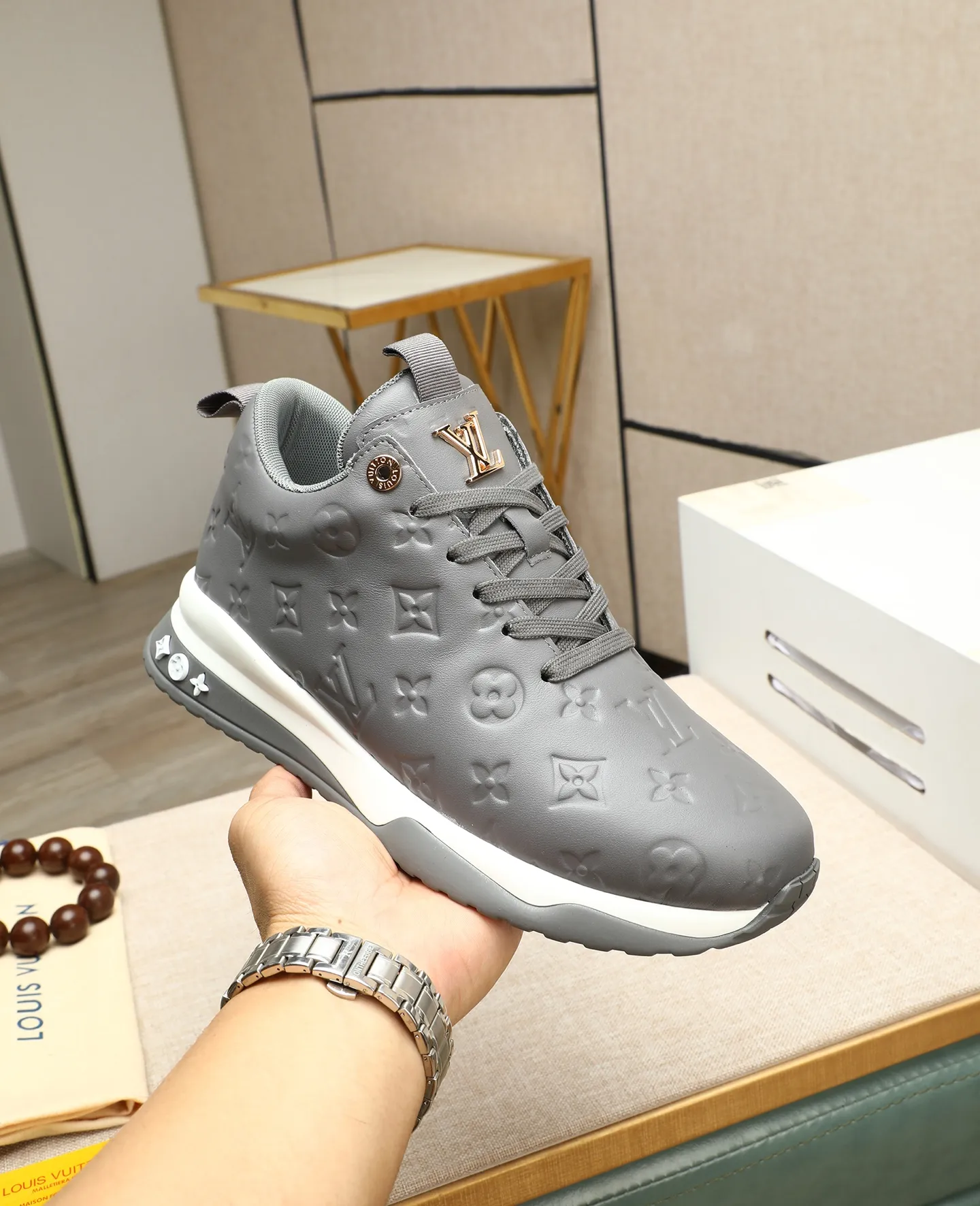 Men's shoes 💰520 📛📛【LOUIS VUITTON】Louis Vuitton official website synchronized new products 👟Milan fashion catwalk style 🇰🇾🇰🇾LV family logo, celebrity style, a must-have for fashionistas ⚠️First-layer calfskin ➕Mesh lining ➕Official website original version special outsole 👞Number 39-44 (38 45 46 customized)